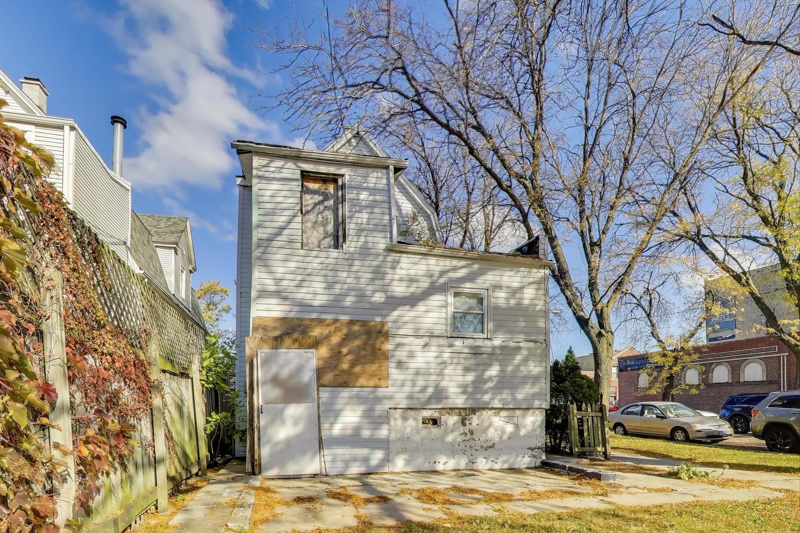 3835 West Montrose Avenue Chicago IL 60618