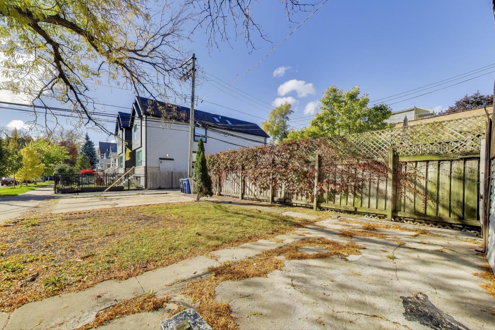 3835 West Montrose Avenue Chicago IL 60618