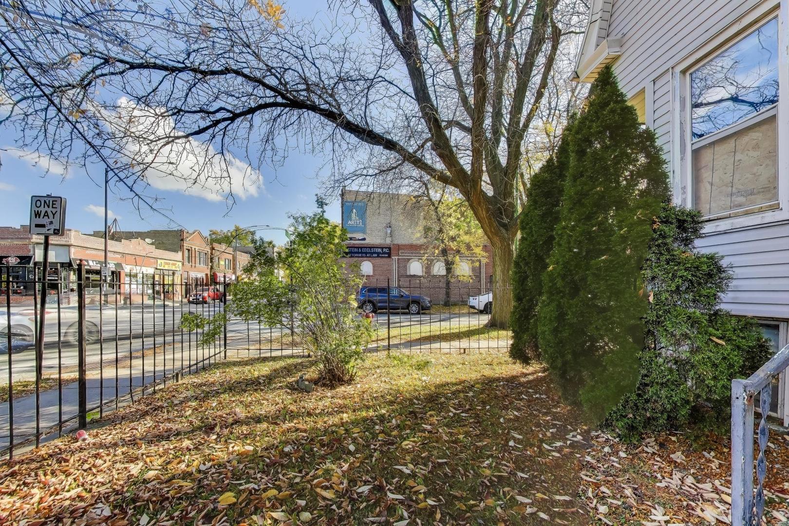 3835 West Montrose Avenue Chicago IL 60618