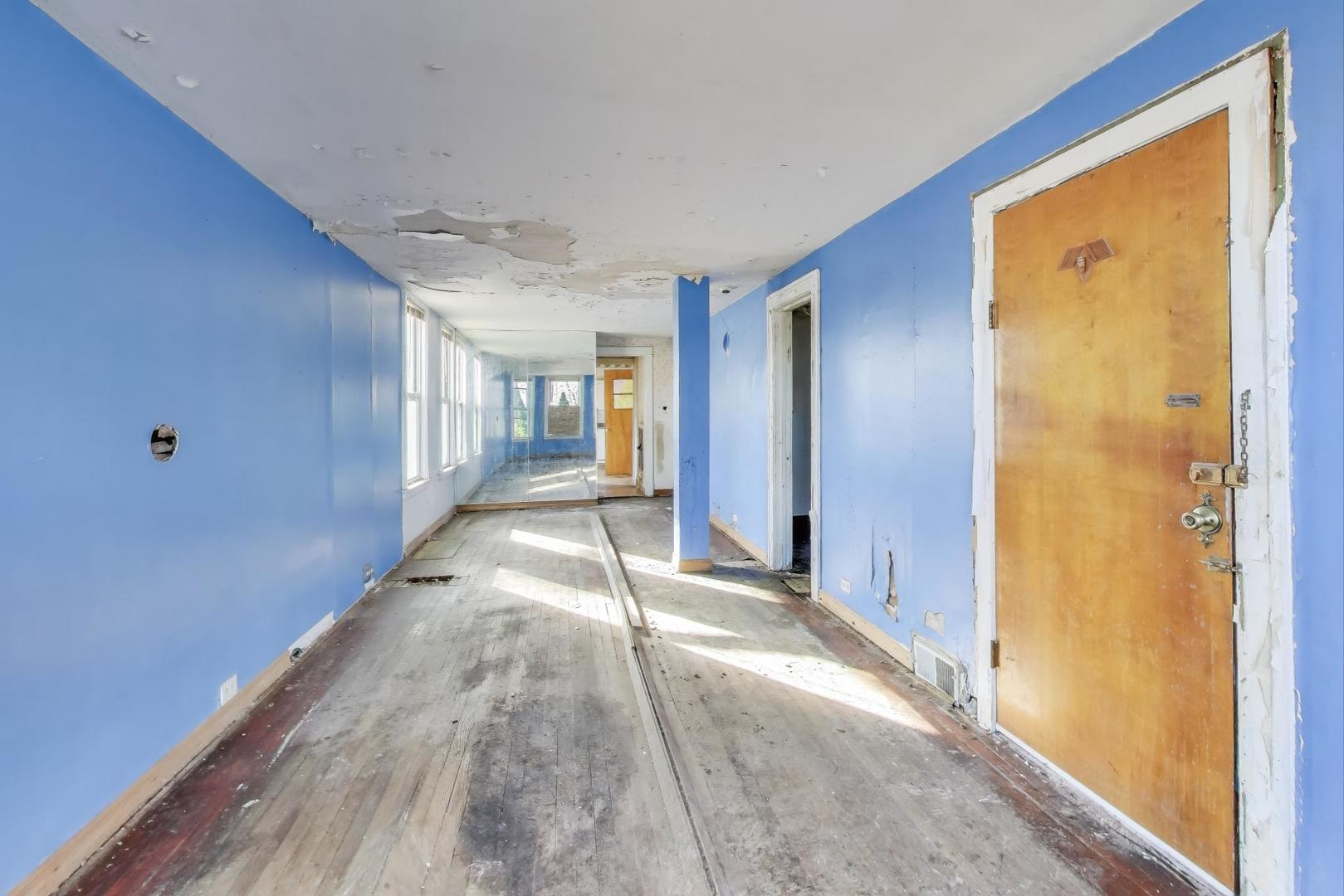 3835 West Montrose Avenue Chicago IL 60618