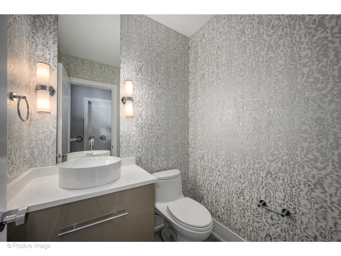 2107 West Bradley Place Chicago IL 60618