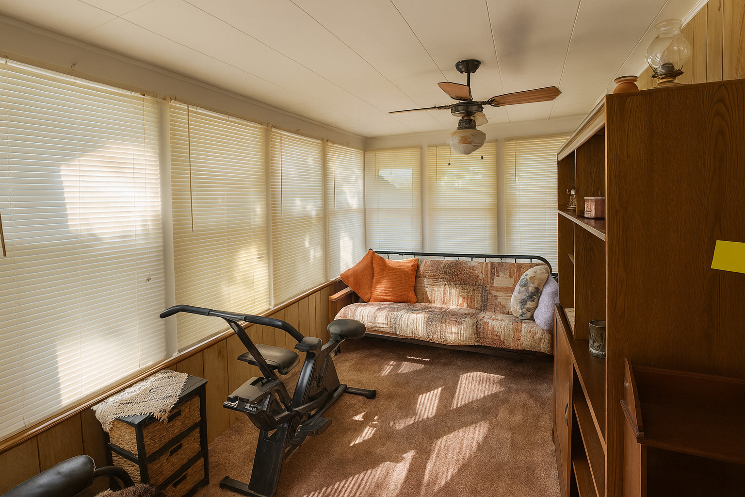 943 Charles Street Aurora IL 60506