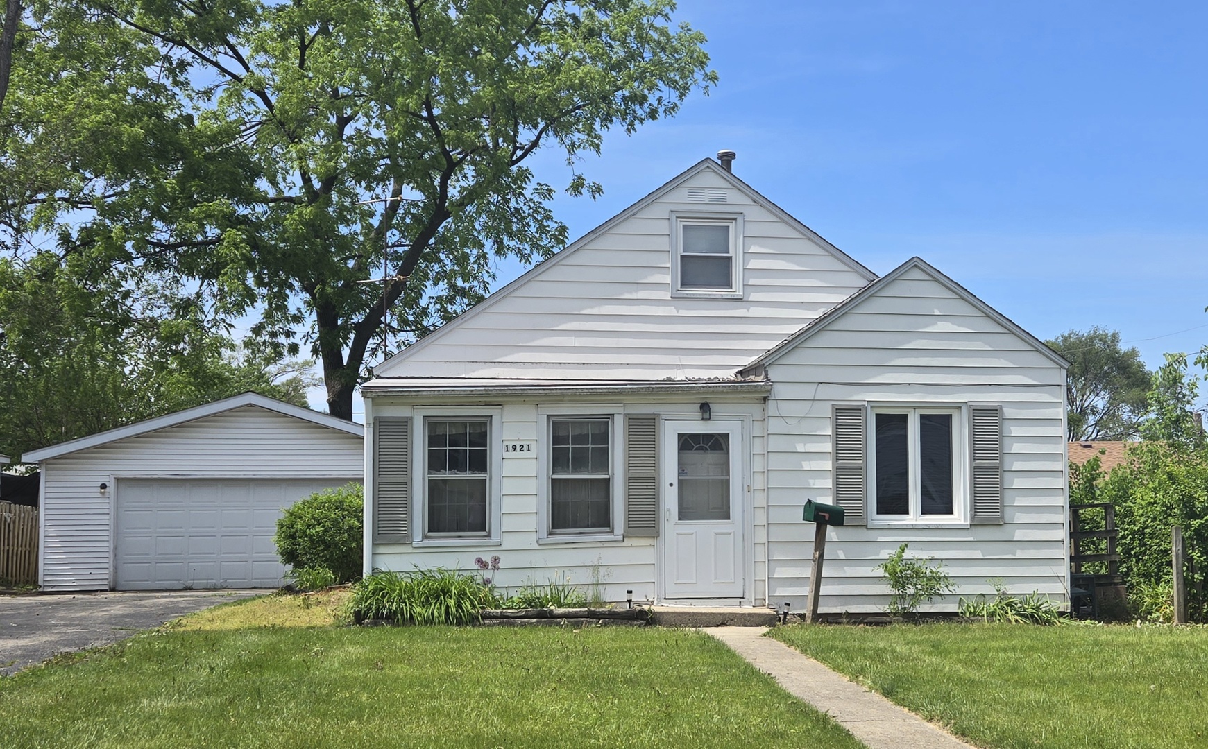 1921 Kelly Avenue Crest Hill IL 60403