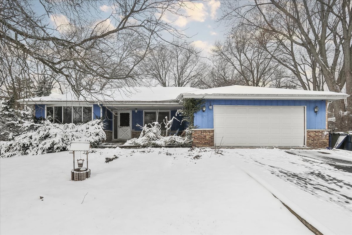 1326 Summit Drive Schaumburg IL 60193