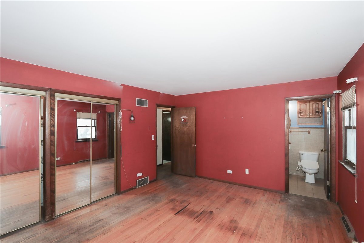 1326 Summit Drive Schaumburg IL 60193