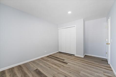 2S616 Linden Square Warrenville IL 60555