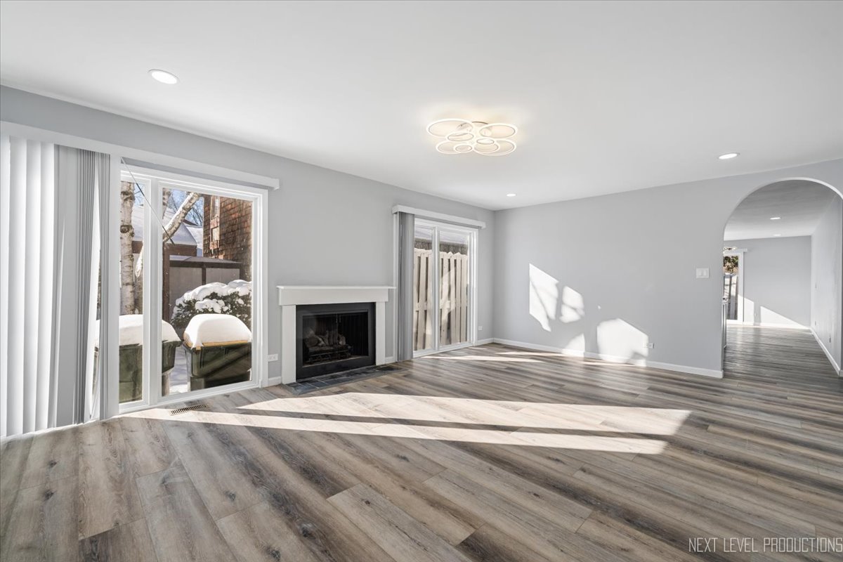 2S616 Linden Square Warrenville IL 60555