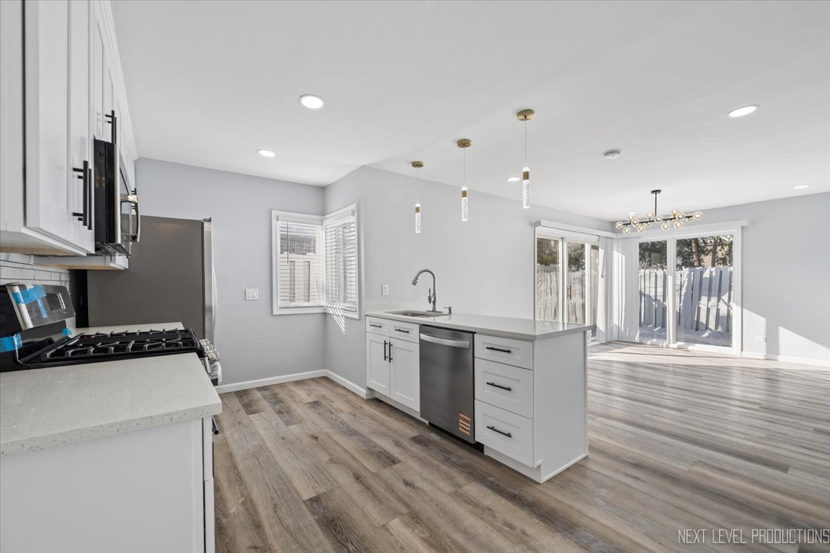 2S616 Linden Square Warrenville IL 60555