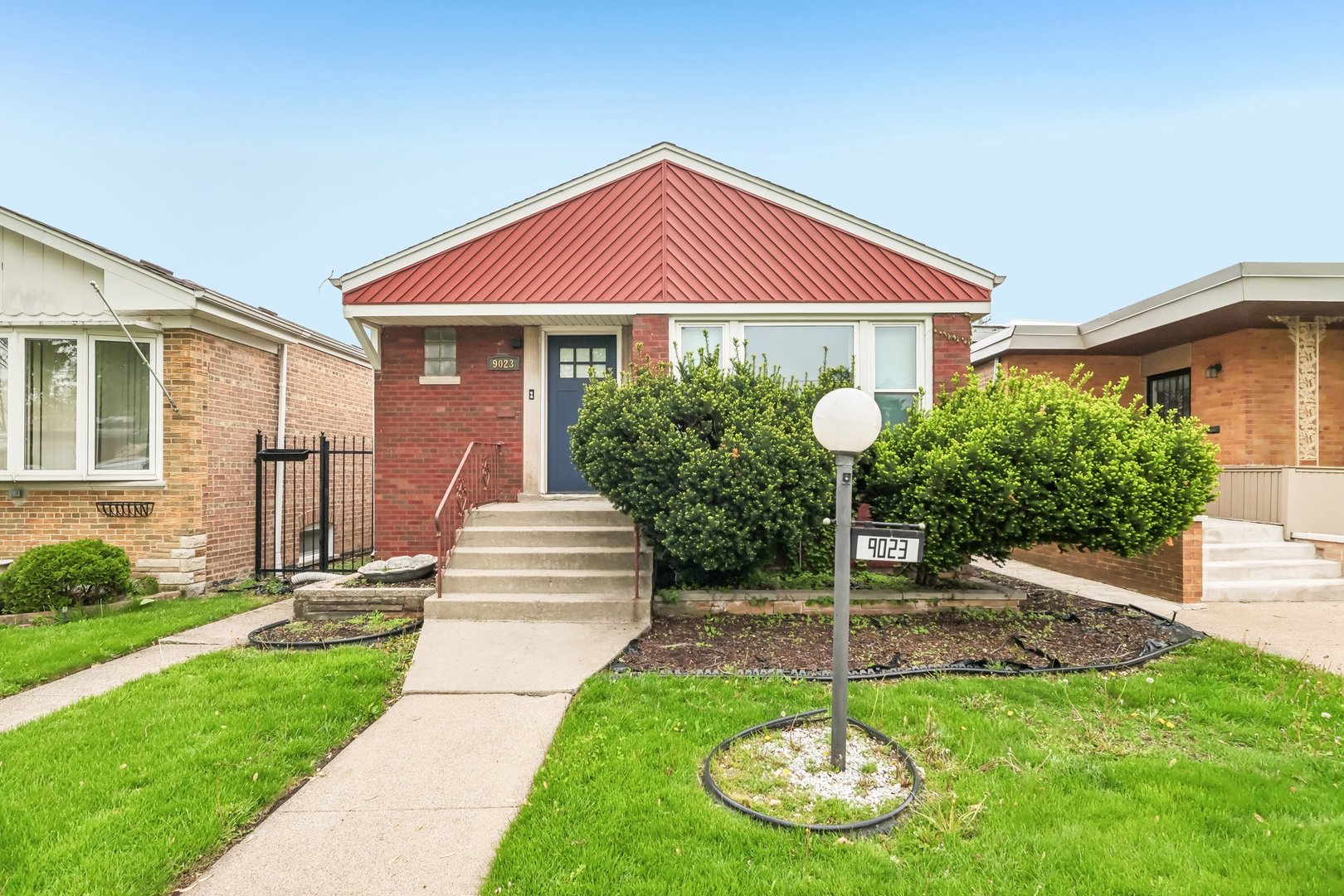 9023 South Oglesby Avenue Chicago IL 60617