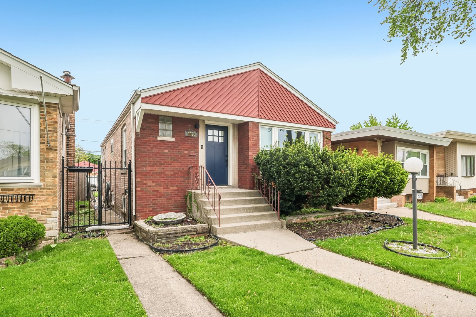 9023 South Oglesby Avenue Chicago IL 60617