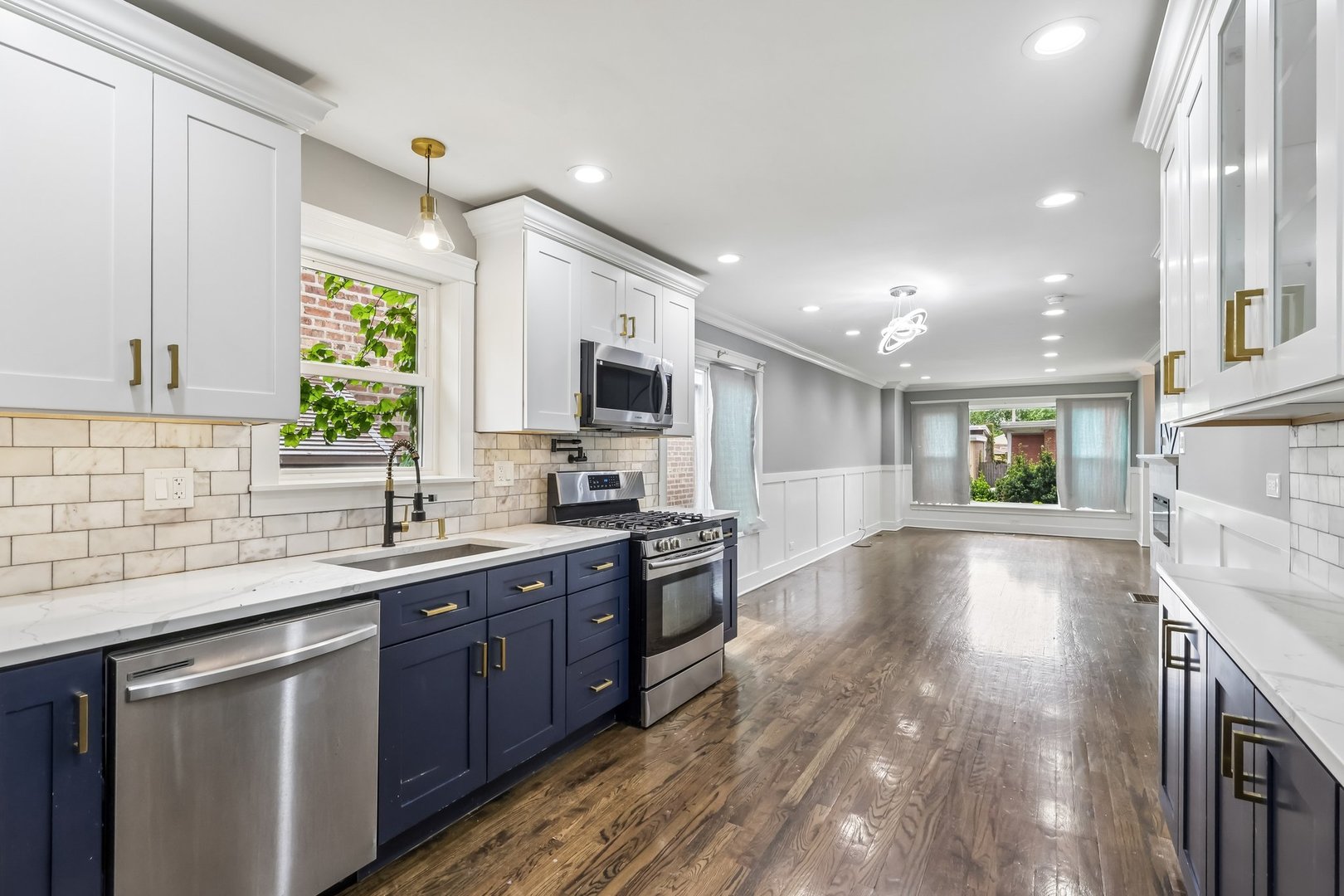 9023 South Oglesby Avenue Chicago IL 60617