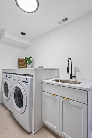 433 East 46th Place Chicago IL 60653