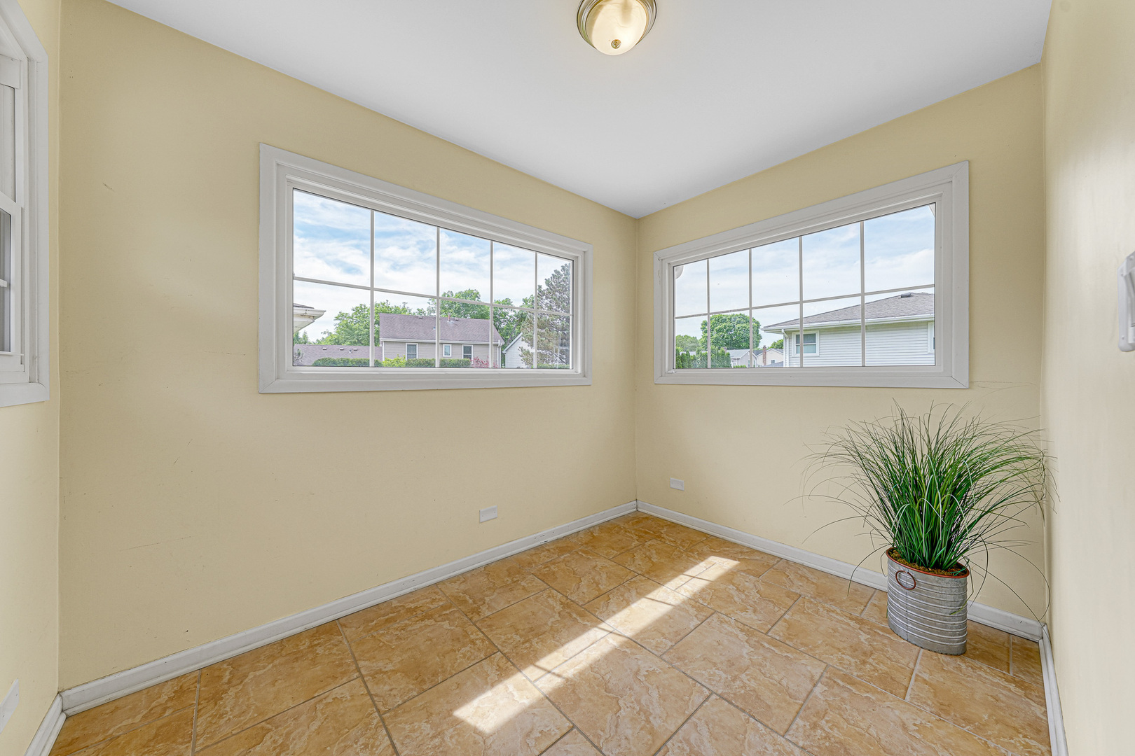 330 Gareth Lane Schaumburg IL 60193