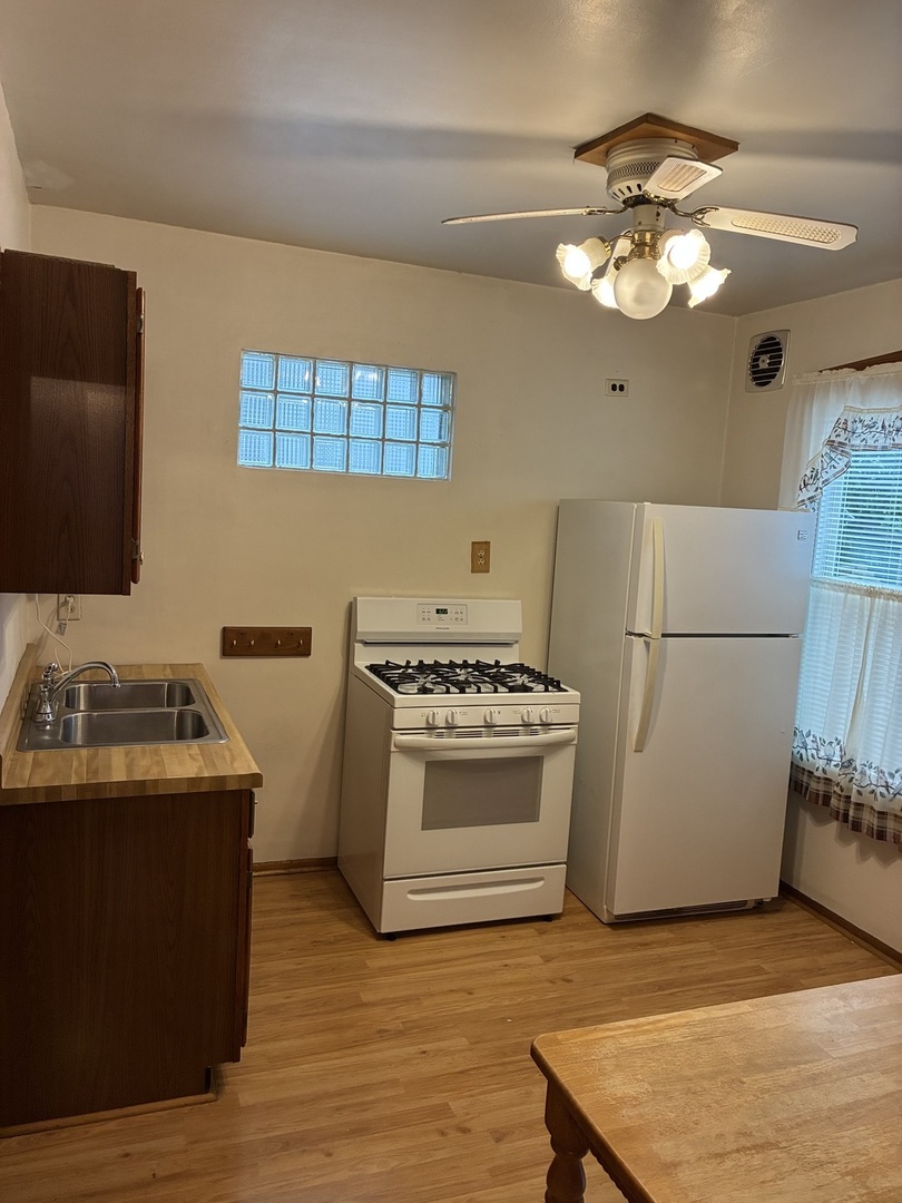 5452 West Warwick Avenue Chicago IL 60641