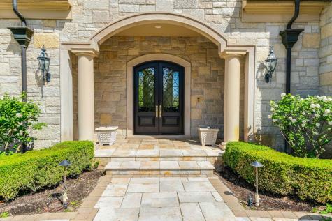 93 Hawley Woods Road Barrington IL 60010