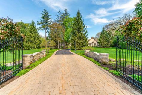 93 Hawley Woods Road Barrington IL 60010