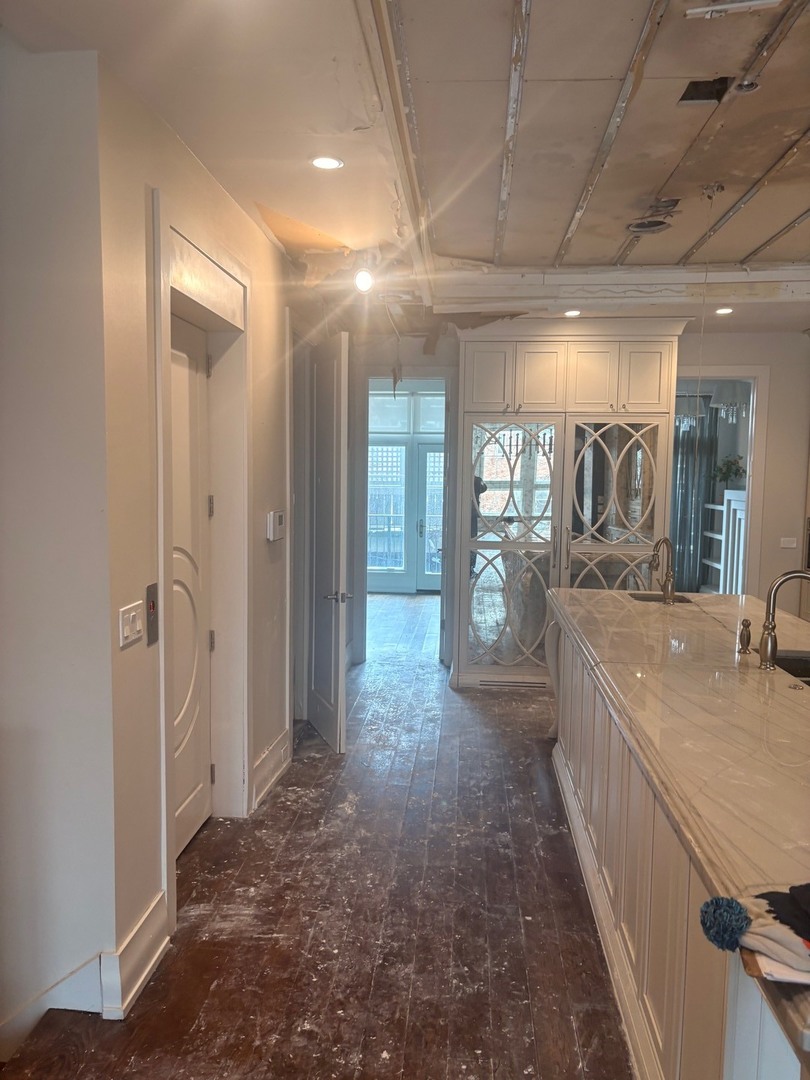 2054 North Mohawk Street Chicago IL 60614