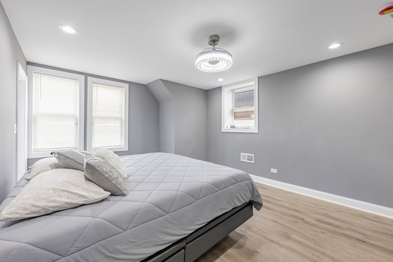 7335 South Greenwood Avenue Chicago IL 60619