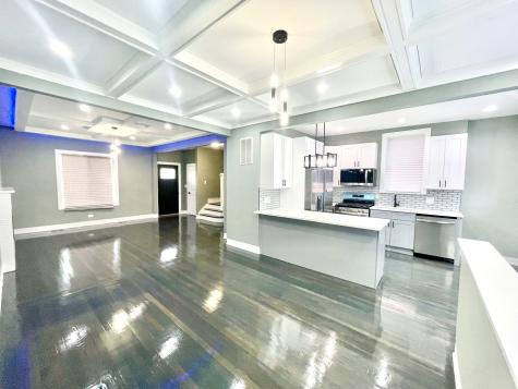 7042 South Eberhart Avenue Chicago IL 60637