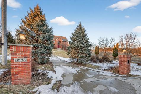8306 East Crockett Road Roscoe IL 61073