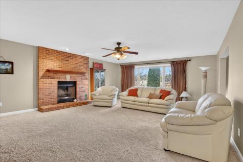 8306 East Crockett Road Roscoe IL 61073