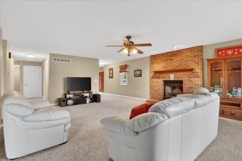 8306 East Crockett Road Roscoe IL 61073