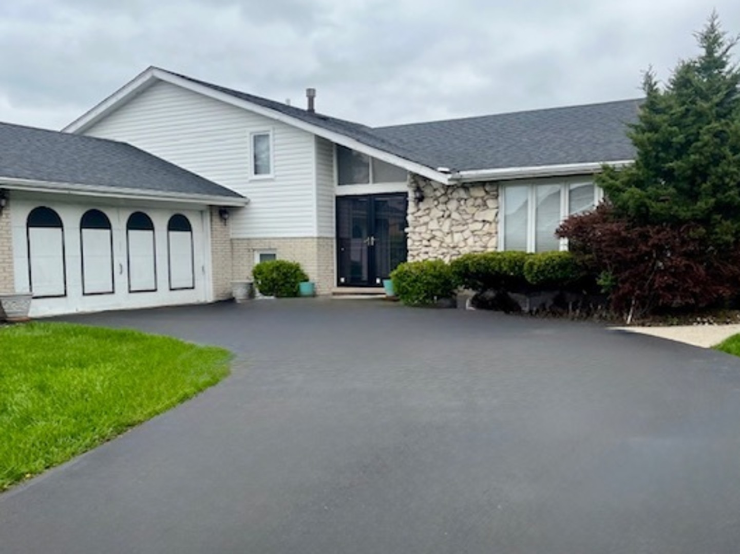 16821 South Clyde Avenue South Holland IL 60473