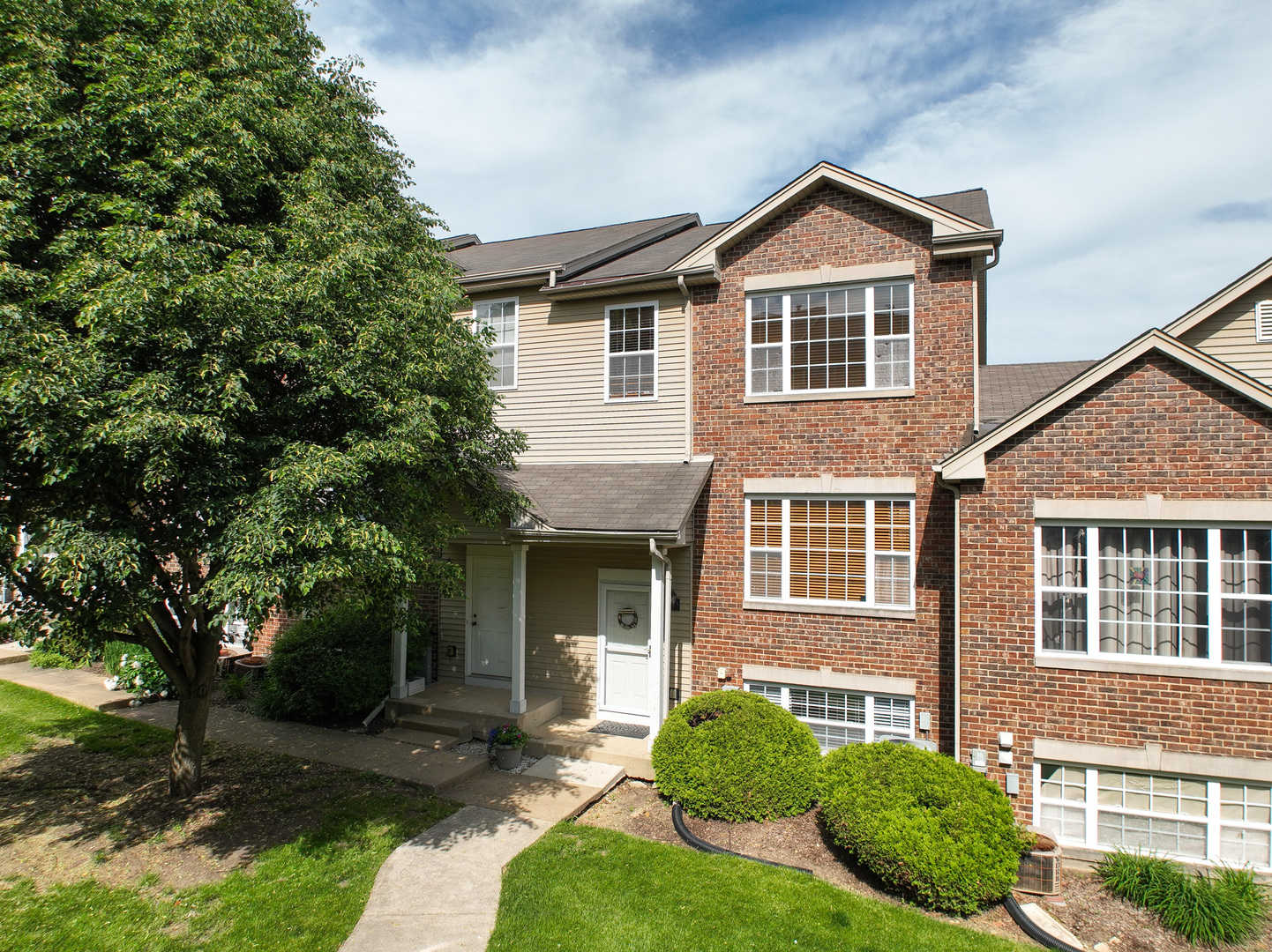 653 East Willow Street Elburn IL 60119