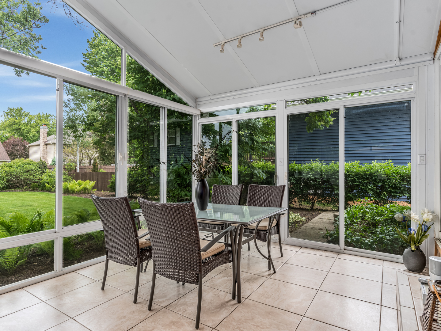 1813 Clyde Drive Naperville IL 60565