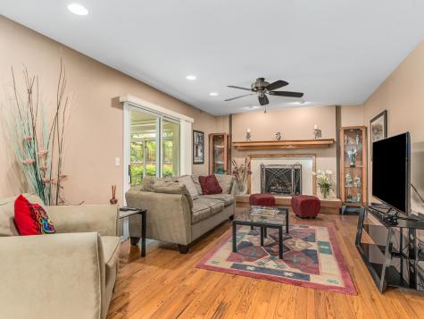1813 Clyde Drive Naperville IL 60565