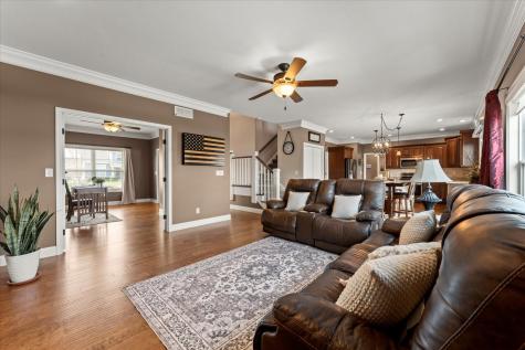1210 Farm Lake Drive Mahomet IL 61853