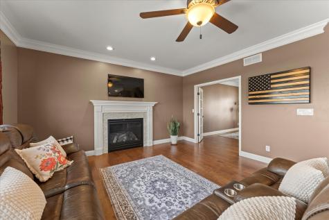 1210 Farm Lake Drive Mahomet IL 61853