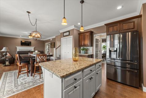 1210 Farm Lake Drive Mahomet IL 61853