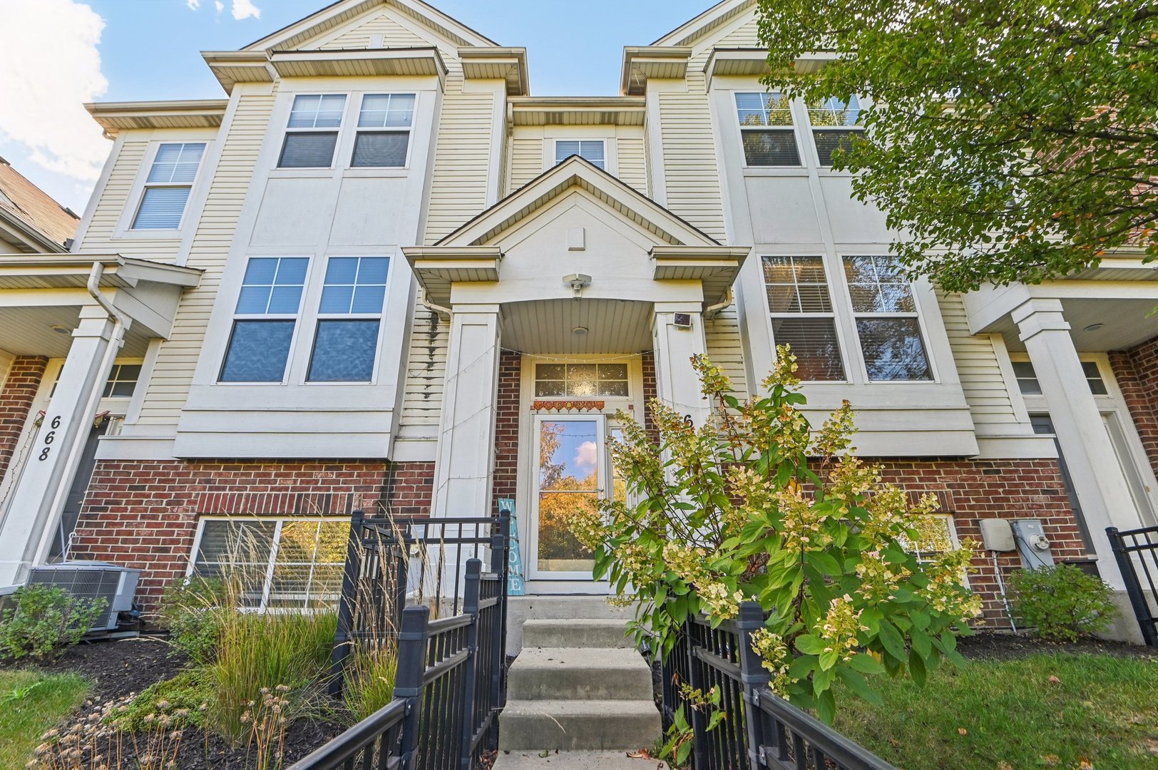 664 Grosvenor Lane Aurora IL 60504