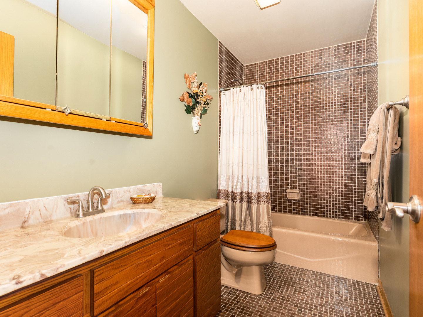 1925 Pine Road Lisle IL 60532