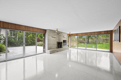 412 West Camp Mcdonald Road Prospect Heights IL 60070
