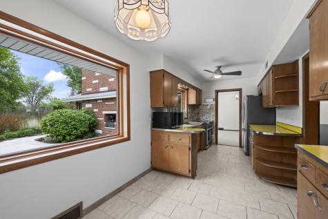412 West Camp Mcdonald Road Prospect Heights IL 60070