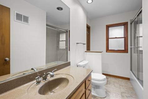 412 West Camp Mcdonald Road Prospect Heights IL 60070