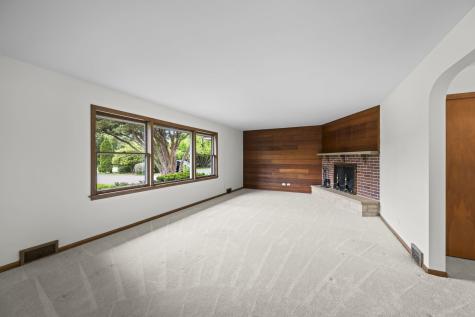 412 West Camp Mcdonald Road Prospect Heights IL 60070