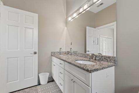 6843 North Kilpatrick Avenue Lincolnwood IL 60712