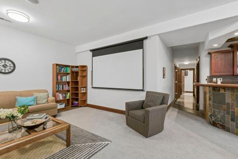 6843 North Kilpatrick Avenue Lincolnwood IL 60712