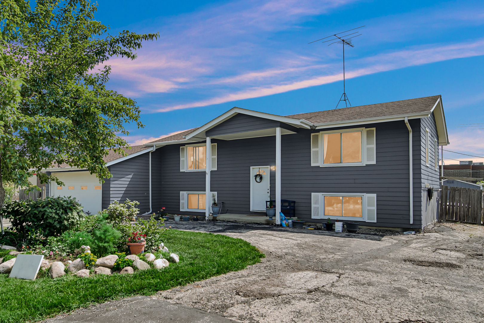 4N425 North 7th Avenue Addison IL 60101