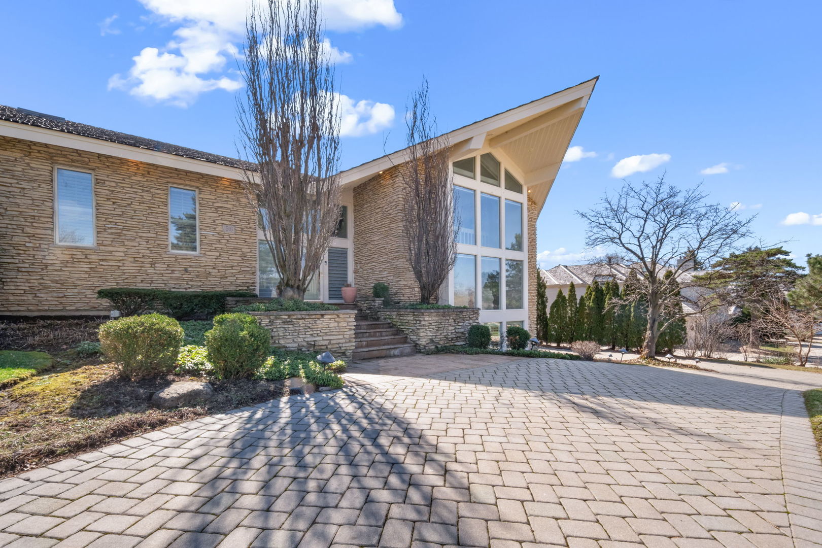 1916 Midwest Club Parkway Oak Brook IL 60523