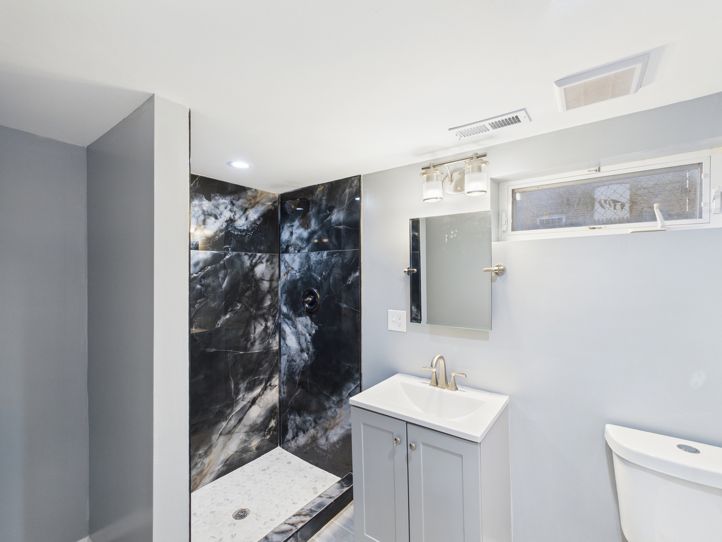 10036 South Saint Lawrence Avenue Chicago IL 60628