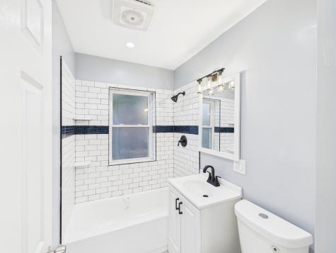10036 South Saint Lawrence Avenue Chicago IL 60628