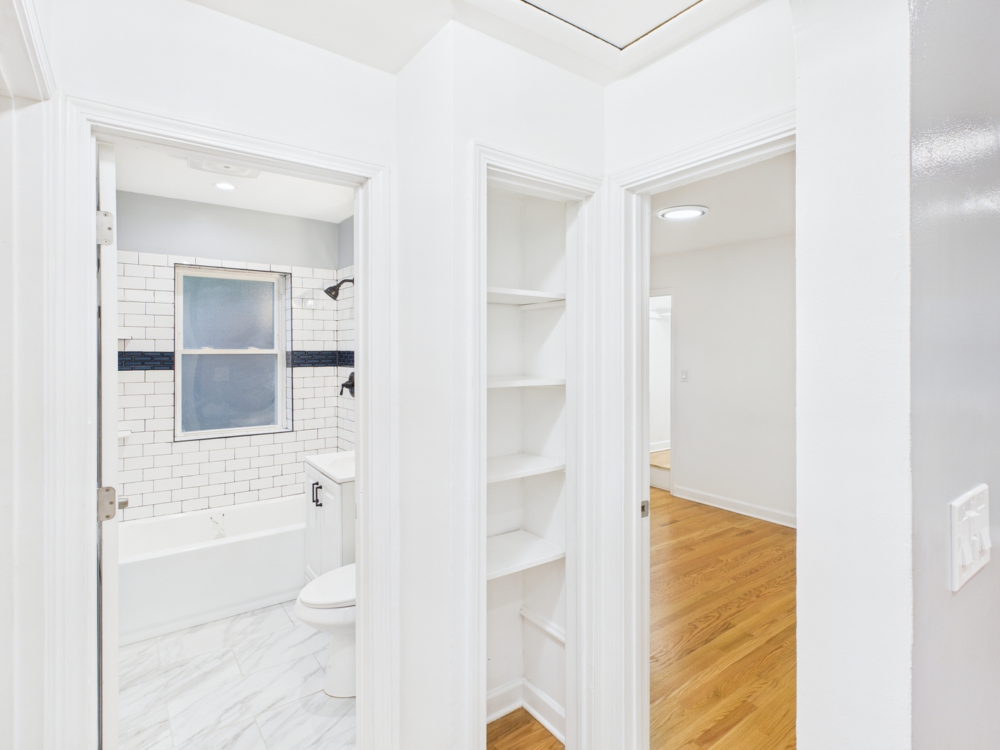 10036 South Saint Lawrence Avenue Chicago IL 60628