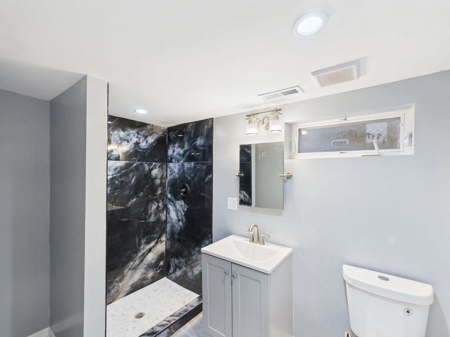 10036 South Saint Lawrence Avenue Chicago IL 60628