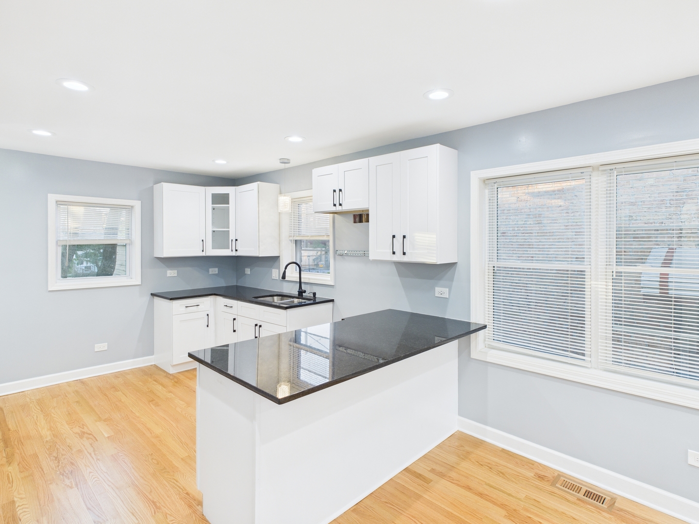 10036 South Saint Lawrence Avenue Chicago IL 60628