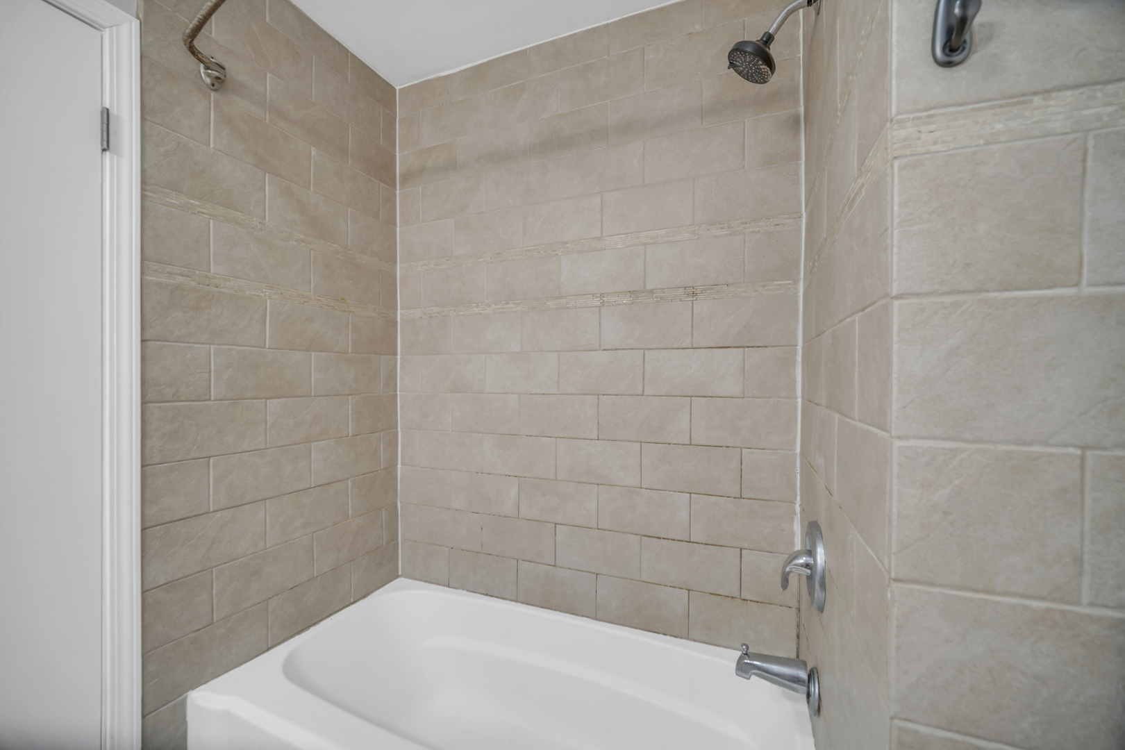 454 Esselen Court Carol Stream IL 60188