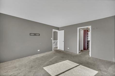 454 Esselen Court Carol Stream IL 60188